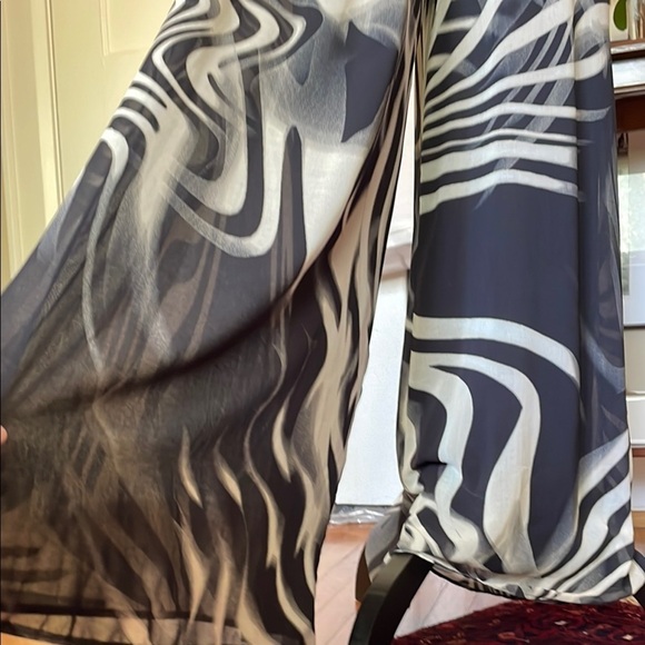 Elegant Black and White Halter-Top Jumpsuit with Ruffled Detail - Picture 5 of 16